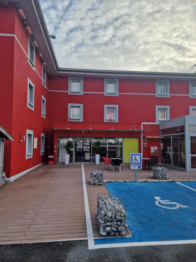 Enzo Hotels Reims Tinqueux By Kyriad Direct Exteriér fotografie